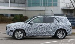 奔驰最新款国外爆料,颠覆传统，科技与豪华的极致融合